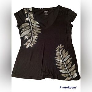 Express black with sequin leaves v-neck tee shirt, Large